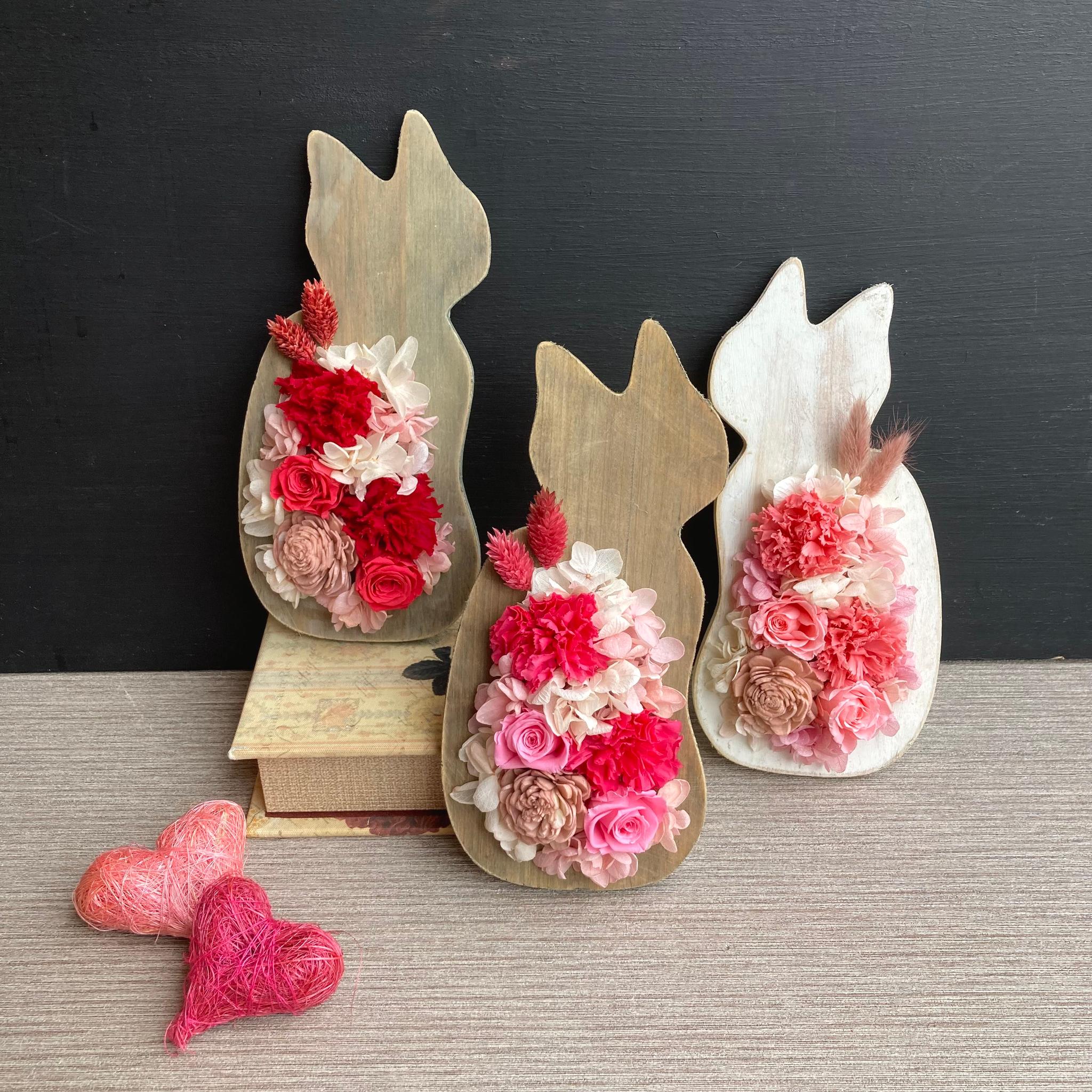 限定３点【母の日】カーネーションのキャットアレンジ　プリザーブドフラワー1枚目の画像