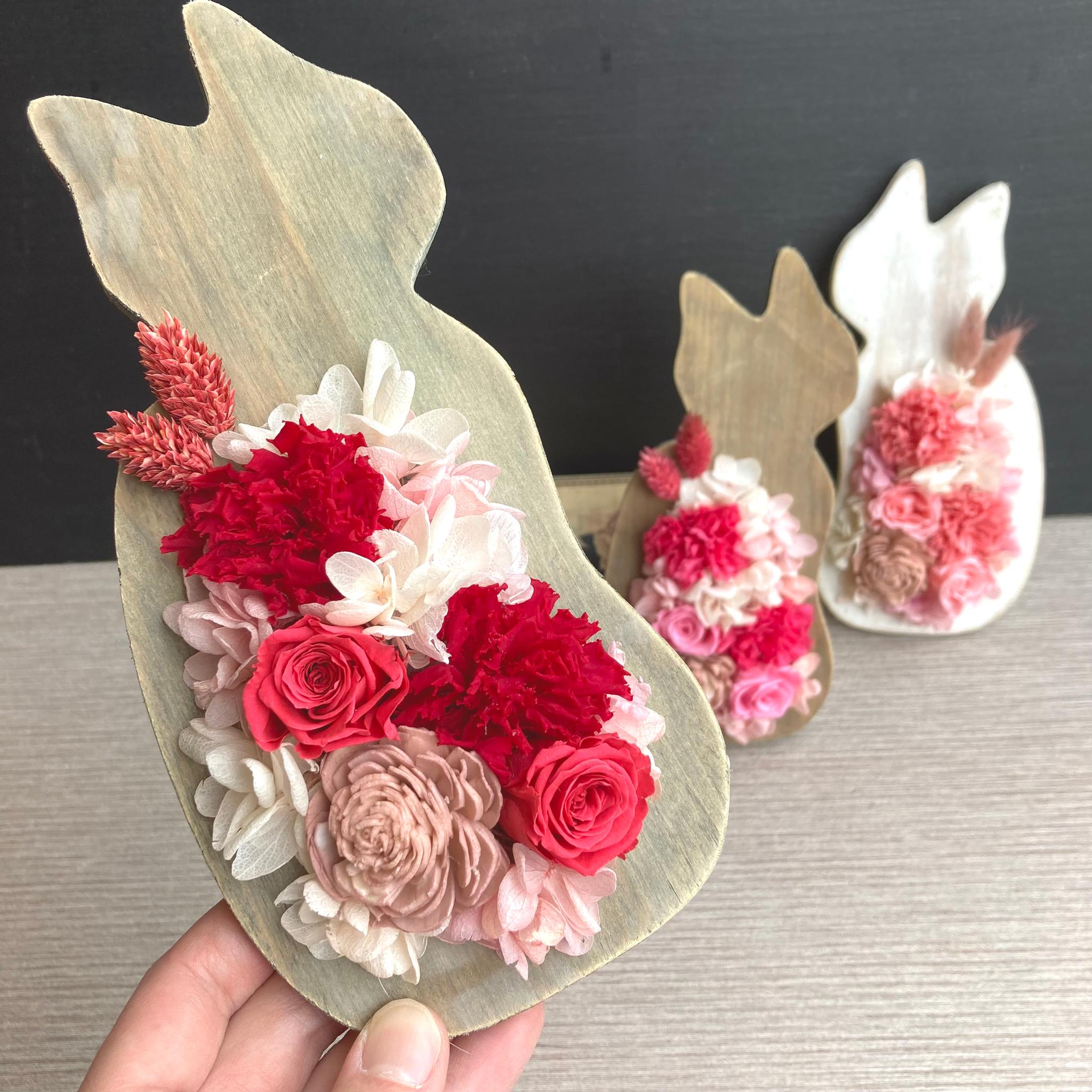 限定３点【母の日】カーネーションのキャットアレンジ　プリザーブドフラワー | 2枚目