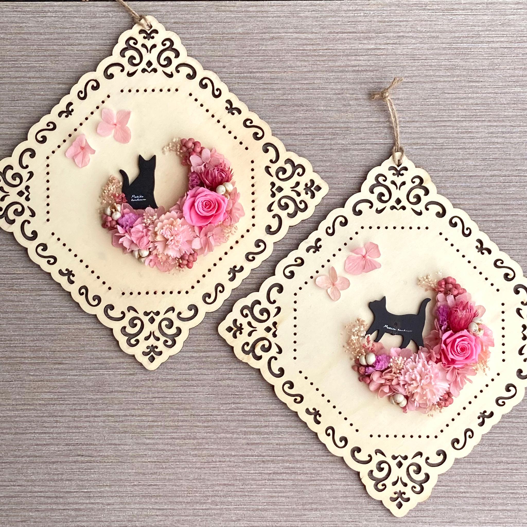 数量限定【母の日】カーネーションのキャットアレンジ　プリザーブドフラワー／ウッドプレート | 2枚目