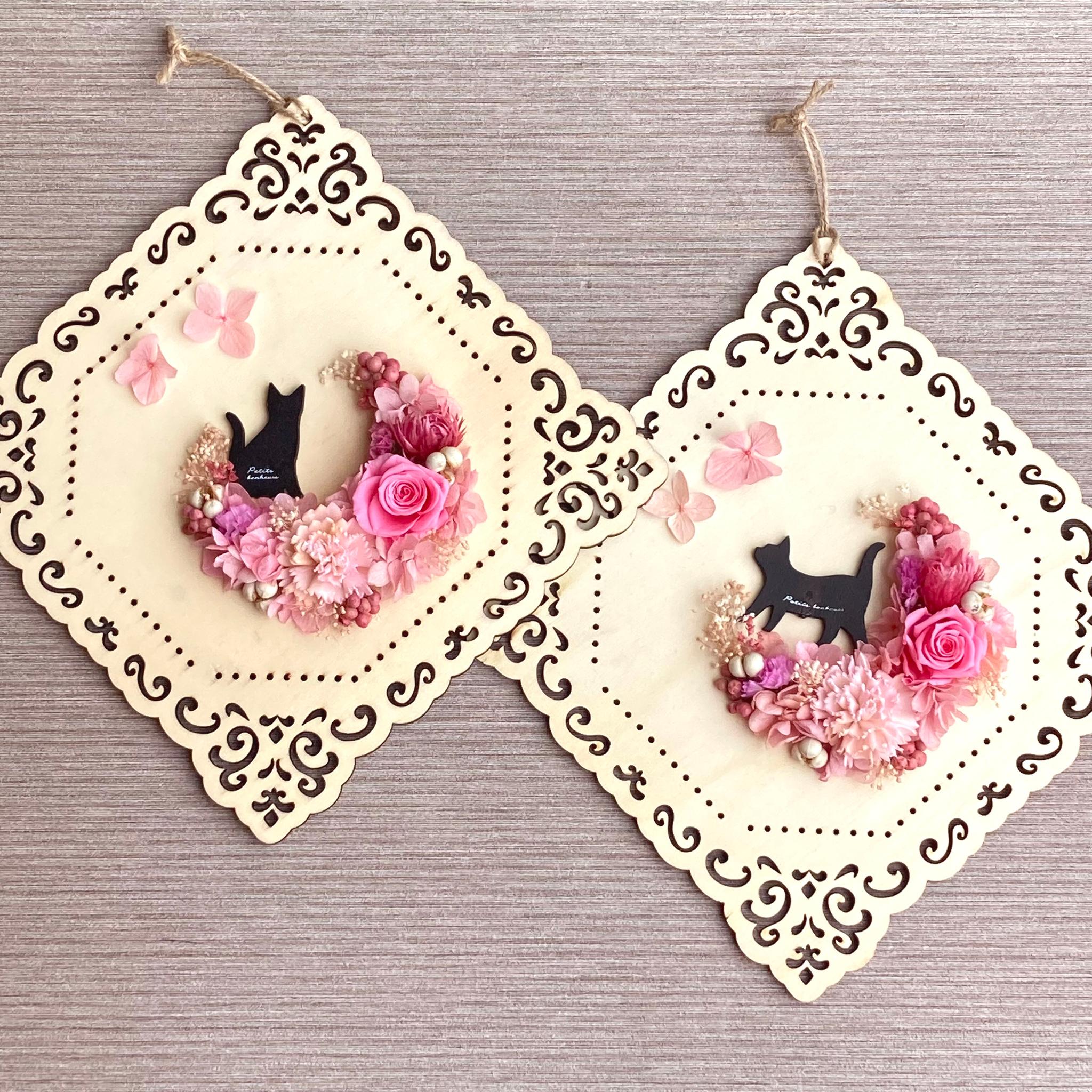 数量限定【母の日】カーネーションのキャットアレンジ　プリザーブドフラワー／ウッドプレート | 3枚目