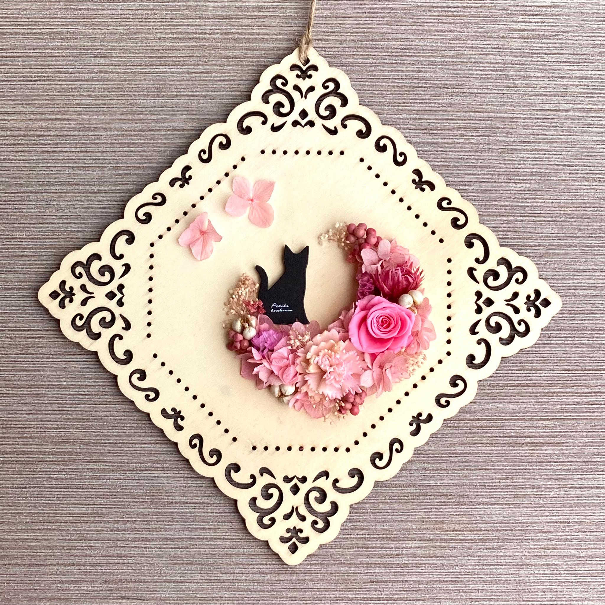 数量限定【母の日】カーネーションのキャットアレンジ　プリザーブドフラワー／ウッドプレート | 4枚目