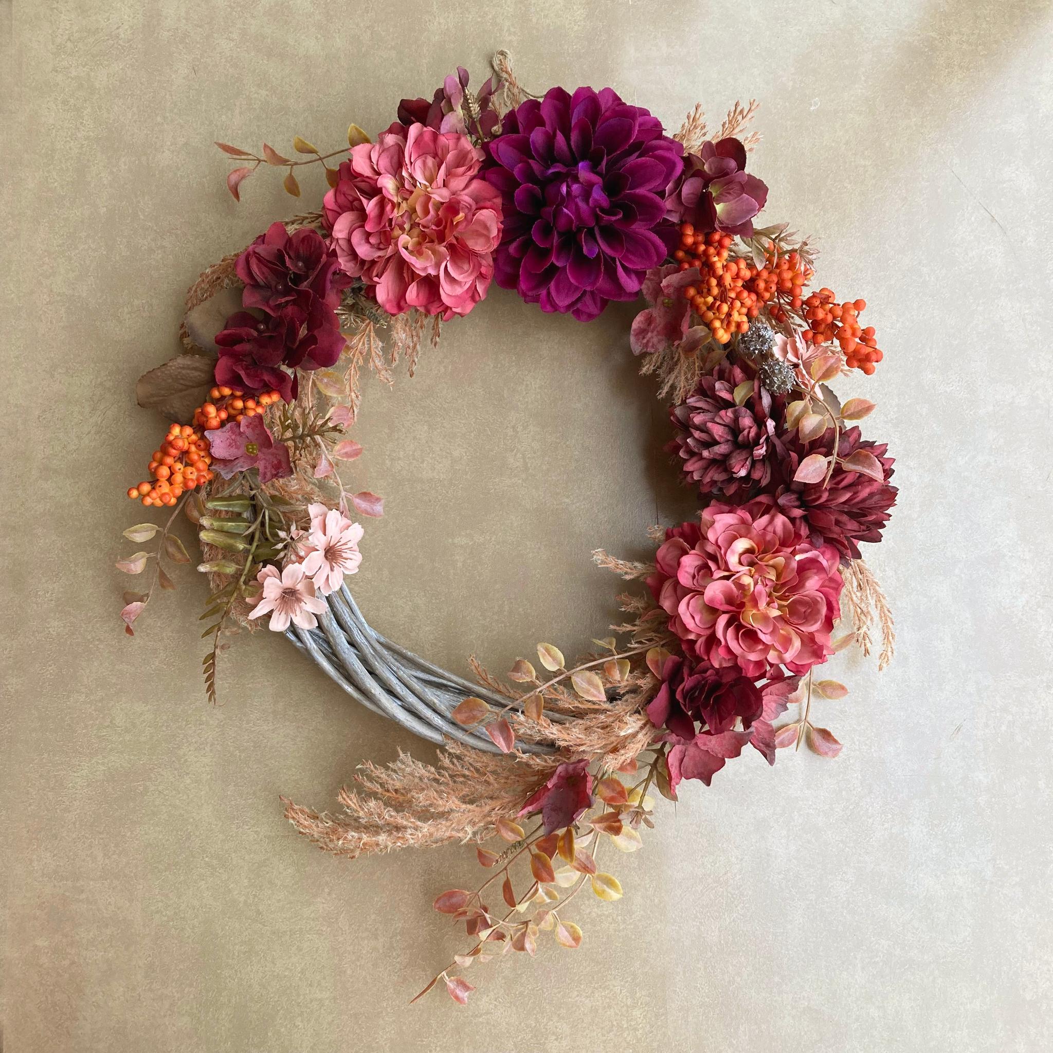 一点物【ハロウィンリースにも】お花たっぷりのオータムリース　三日月 オレンジ／秋のリース1枚目の画像