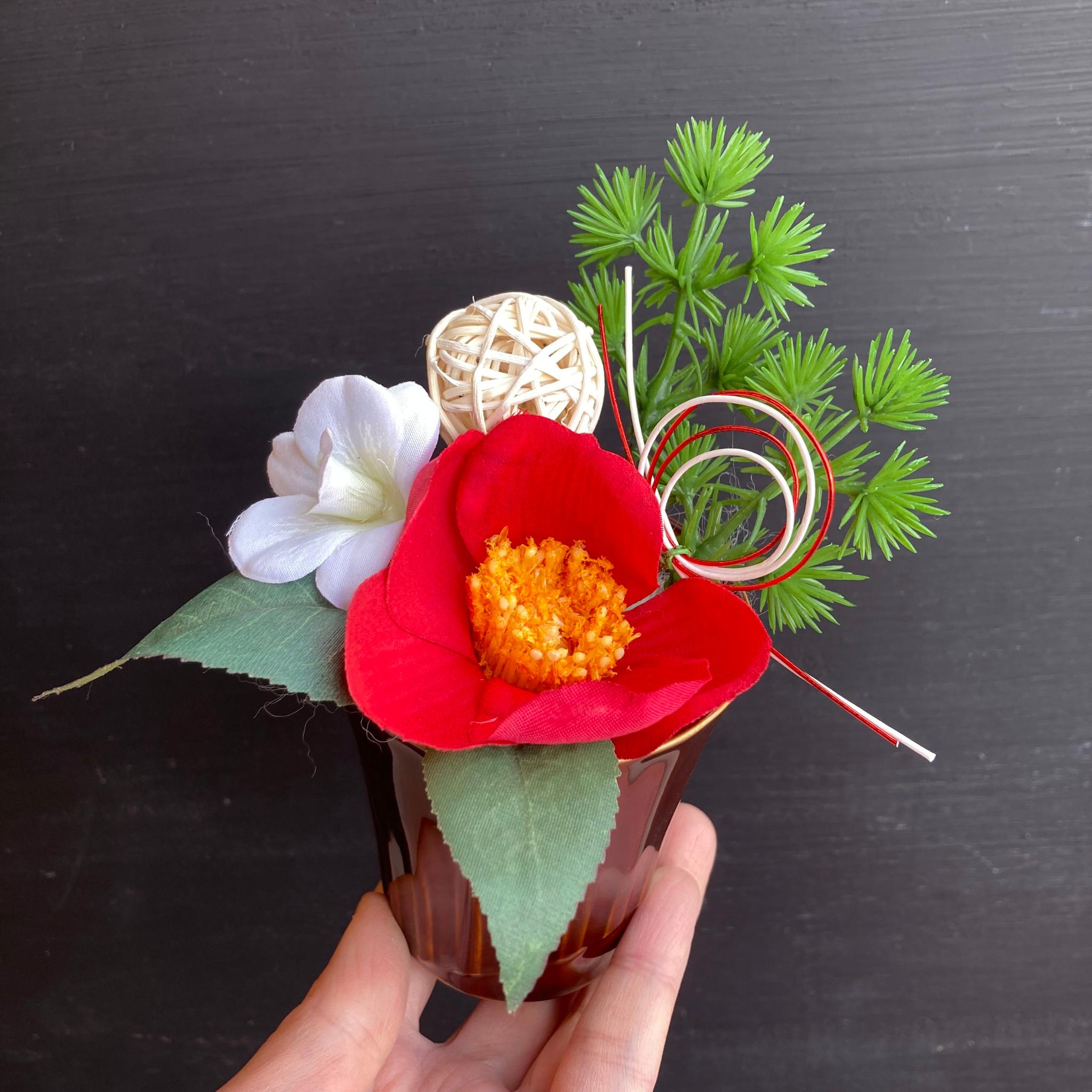 数量限定・手のりサイズ【お正月】椿とランのお正月飾り　お正月置物・アレンジメント・デンファレ・ぬい撮り・ペットちゃん | 3枚目