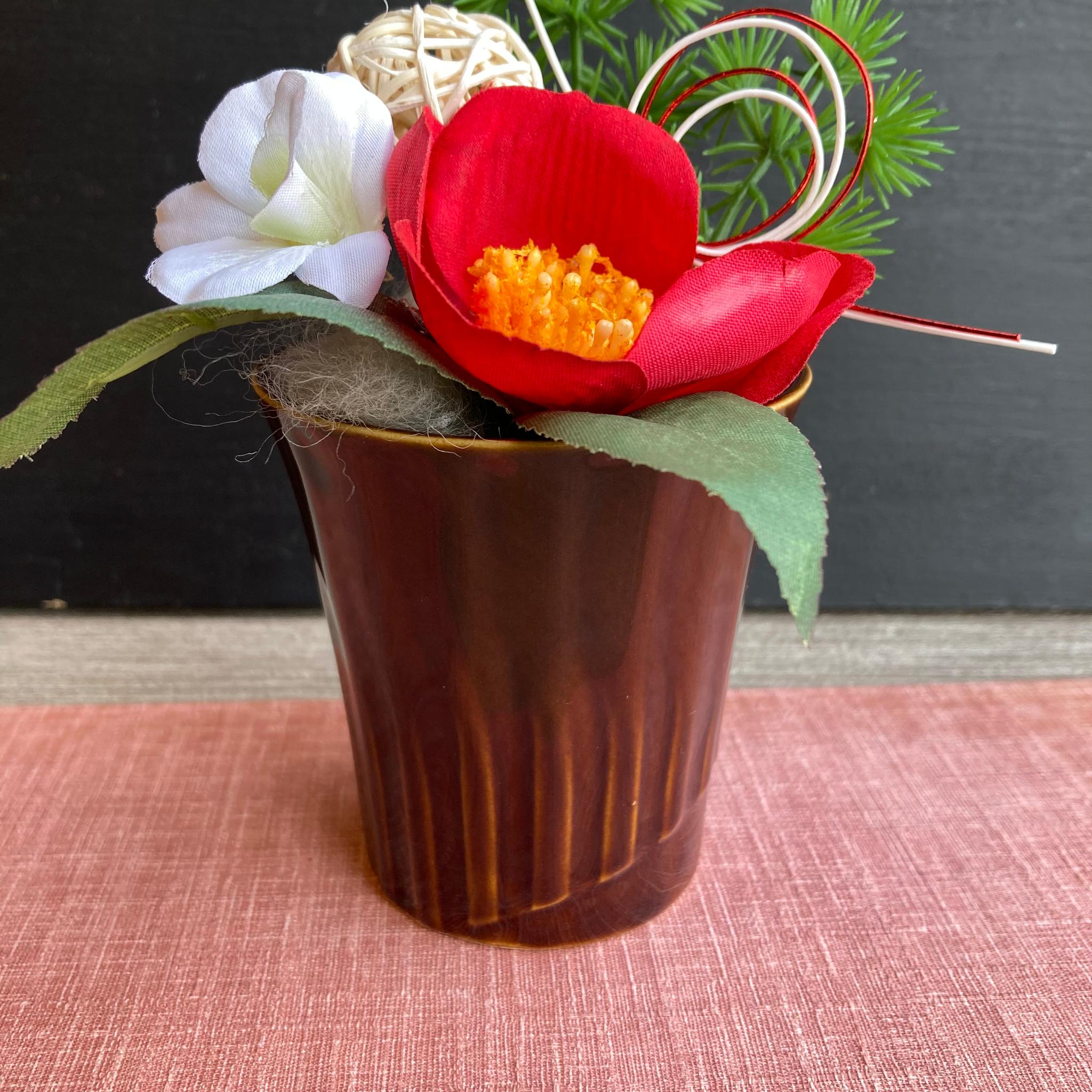 数量限定・手のりサイズ【お正月】椿とランのお正月飾り　お正月置物・アレンジメント・デンファレ・ぬい撮り・ペットちゃん | 4枚目