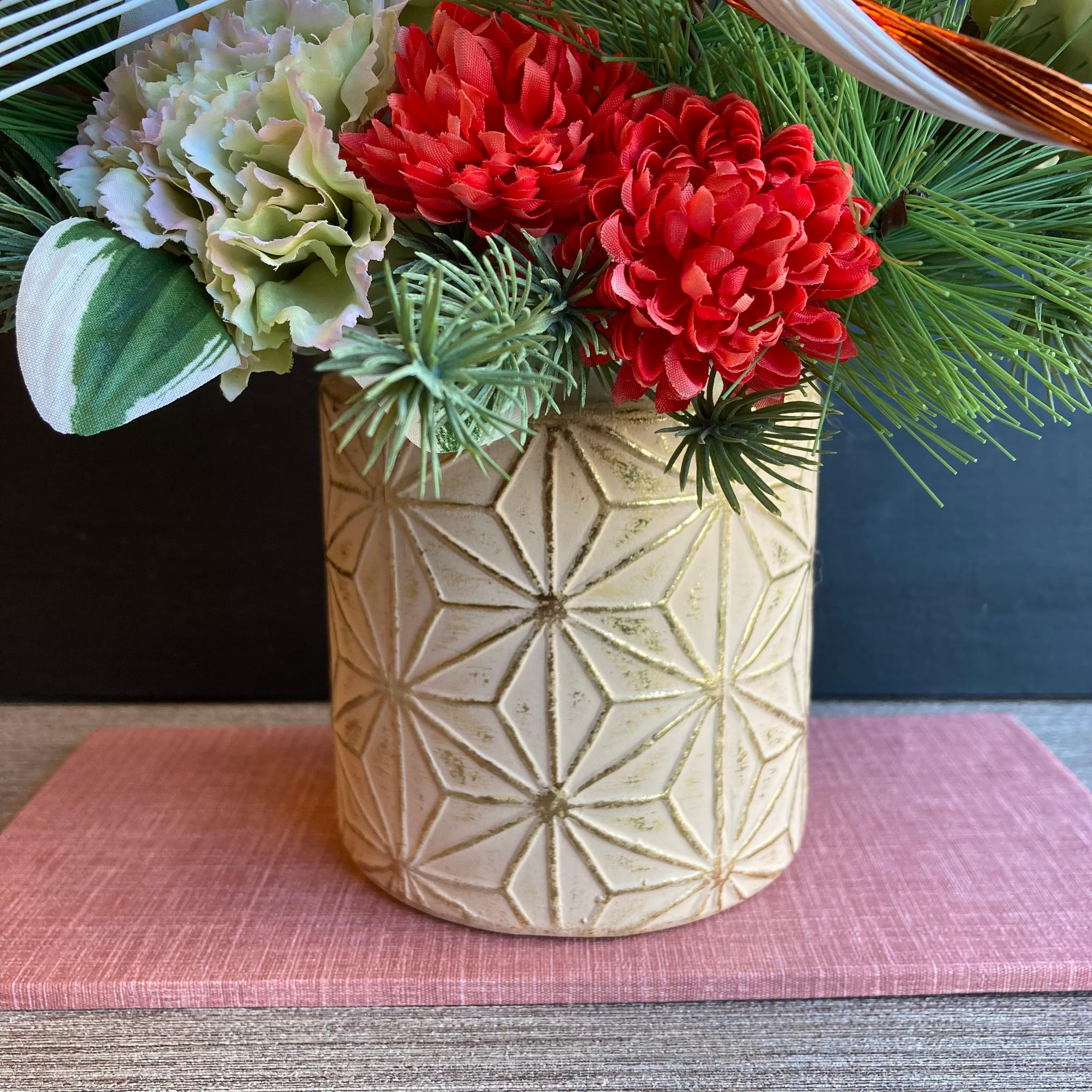 一点物／大きめサイズ【お正月】毎年飾れるカーネーションとランのお正月飾り　アレンジメント／お正月置物 | 6枚目