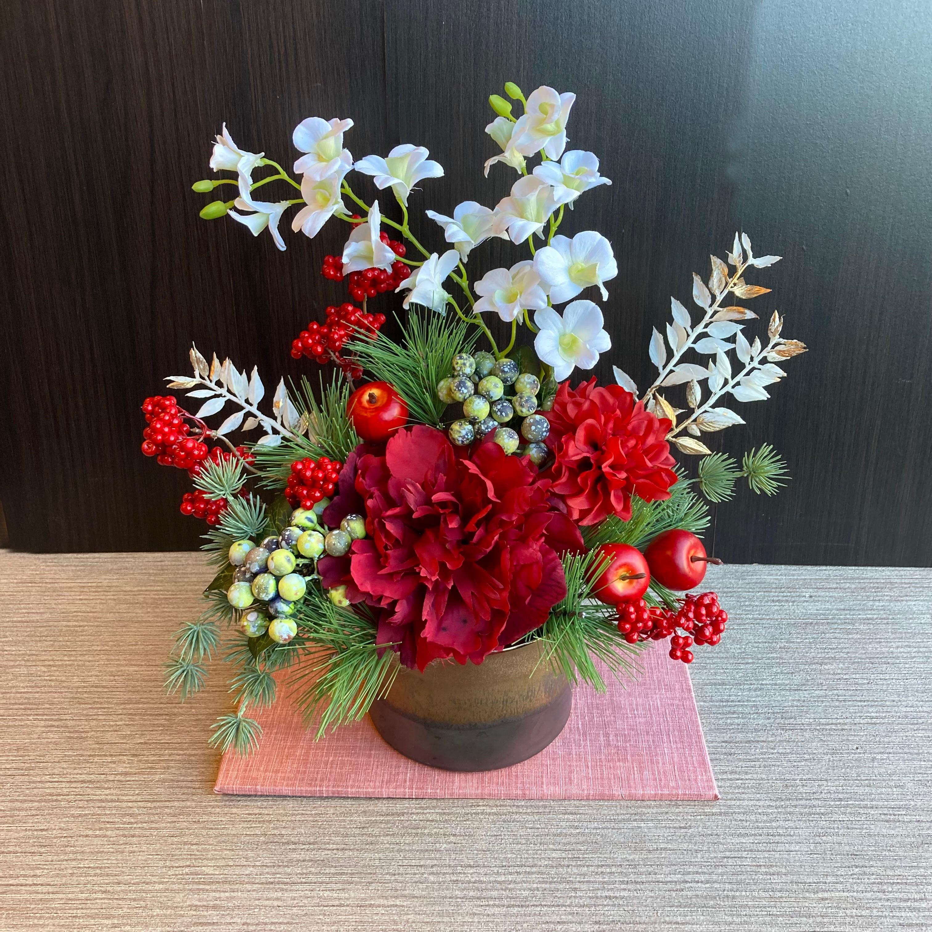 一点物／大きめサイズ【お正月】毎年飾れるピオニーとランのお正月飾り　アレンジメント／お正月置物1枚目の画像