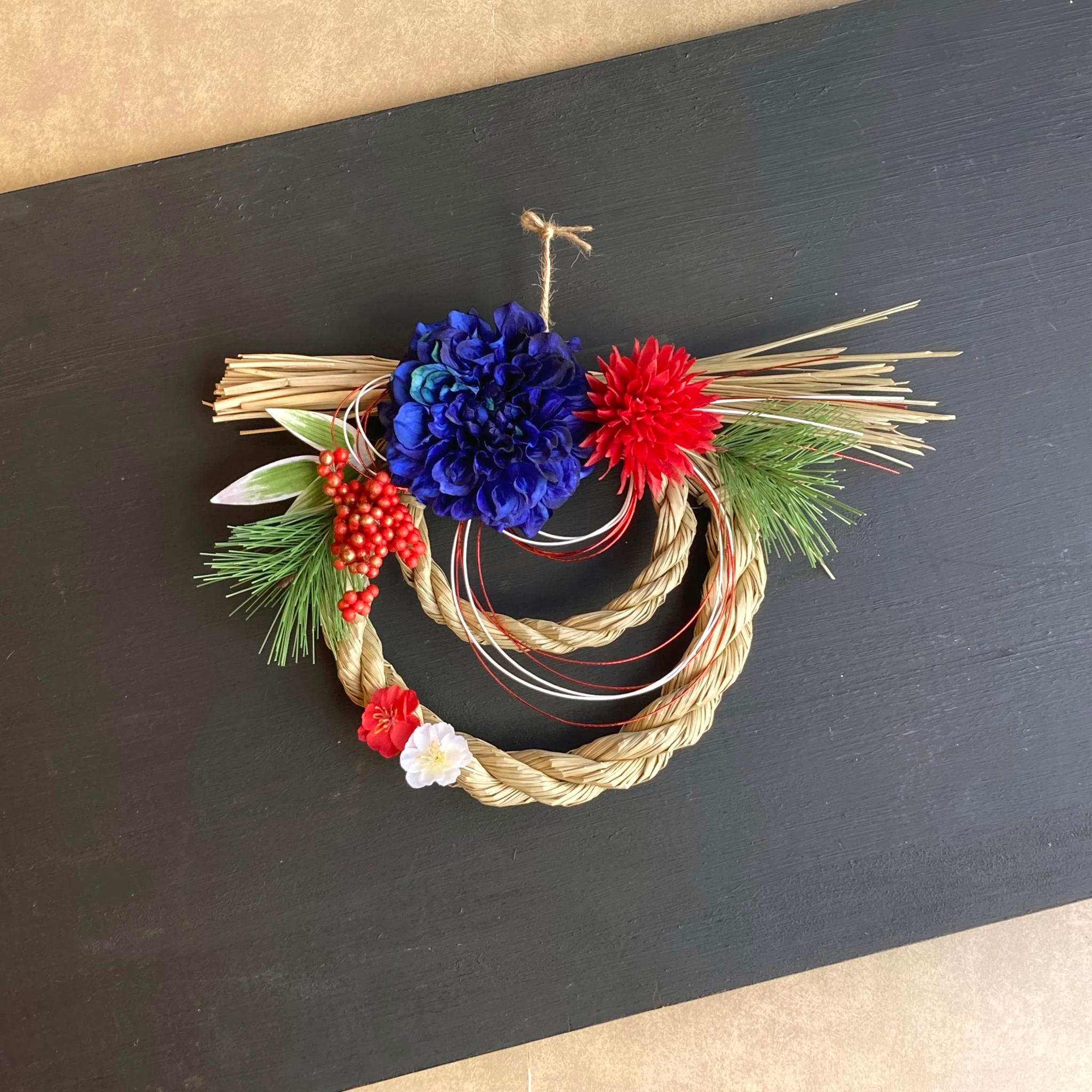 ぬい撮り・ぬい活【お正月】ピンポンマムとダリアのしめ縄リース お正月飾り/しめ飾り/ミャクミャクカラー1枚目の画像