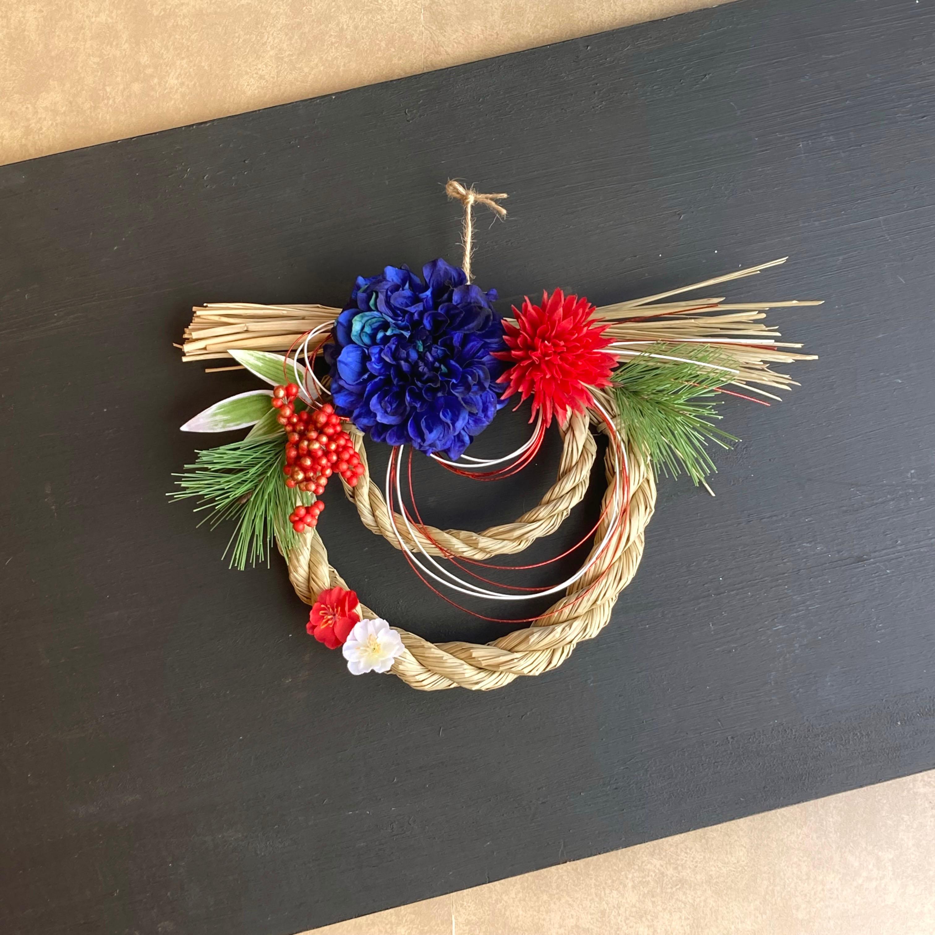 ぬい撮り・ぬい活【お正月】ピンポンマムとダリアのしめ縄リース お正月飾り/しめ飾り/ミャクミャクカラー1枚目の画像